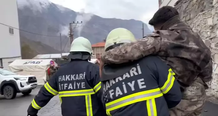 Hakkari'de deprem ve yangın tatbikatı gerçekleştirildi