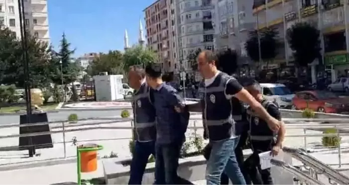 Çorum'da Kuyumcuya Sahte Kelepçe Altın Bilekliği Bozduran 2 Kişi Yakalandı