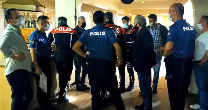 Polisi gören şoke oldu, 17 kişiye ceza