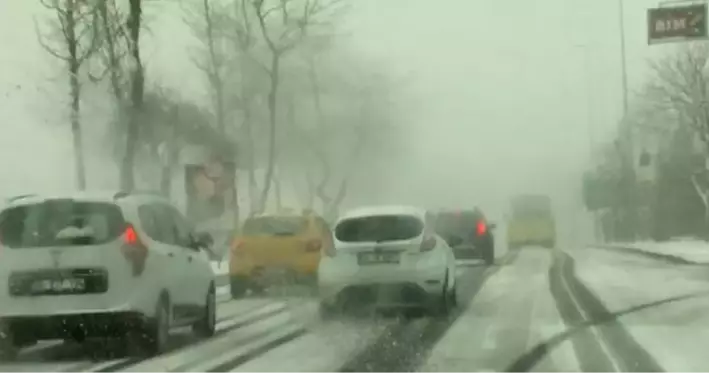 BEŞİKTAŞ'TA KAR BASTIRDI, SÜRÜCÜLER ZOR ANLAR YAŞADI