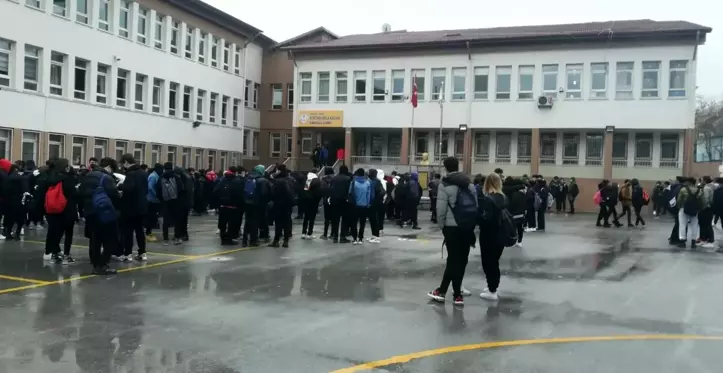 Son dakika haberleri: Okul kantininde çıkan yangın paniğe sebep oldu