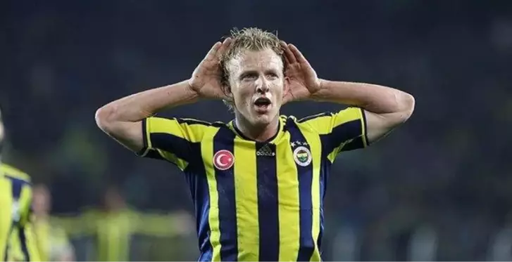 Fenerbahçe'nin eski futbolcusu Kuyt, geçirdiği göz kapağı ameliyatı sonrası değişen görüntüsüyle dikkat çekti