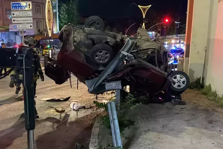 Kocaeli'de otomobil kazası: 2 ölü, 3 yaralı