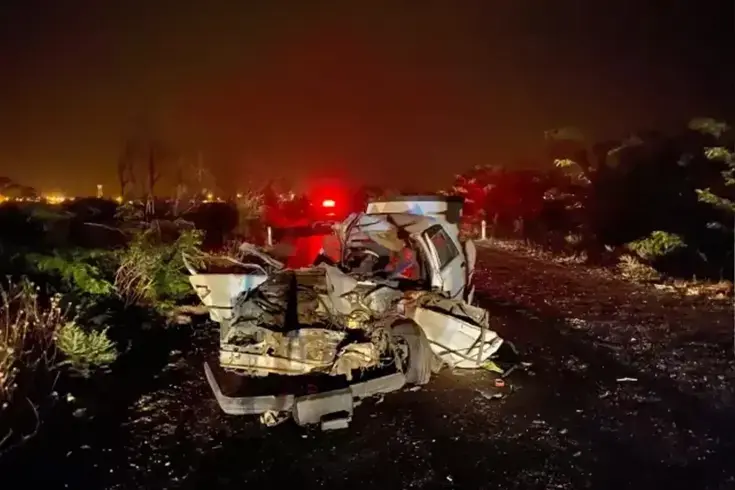Adana'da otomobil ile kamyonet çarpıştı! 3 kişi yaralandı