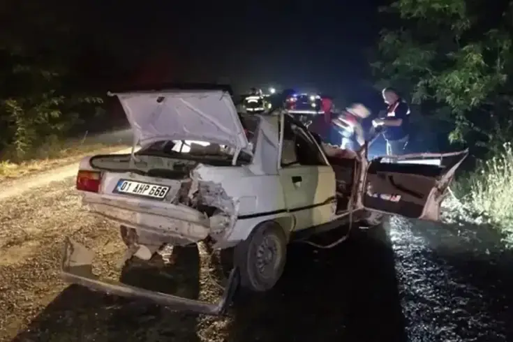 Feci kaza! Araç hurdaya döndü, 4 kişi yaralandı