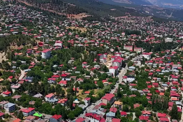 Sıcaktan kaçış! 20 bin kişinin yaşadığı ilçede nüfus 450 bine çıktı