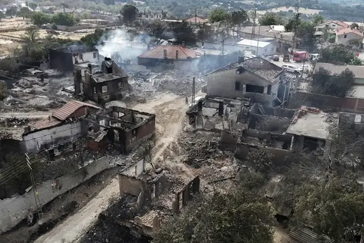 Alevlerin sardığı köyde kayıp büyük: 2 ton yağım vardı, hepsi yandı
