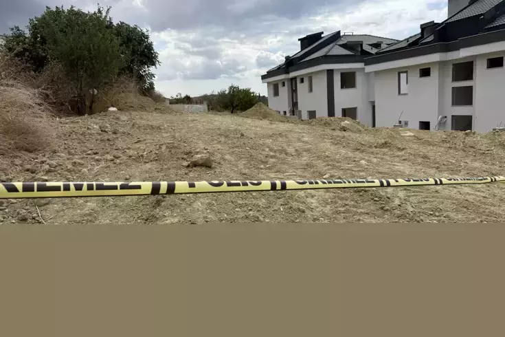 Büyükçekmece'de toprağa gömülü erkek cesedi bulundu