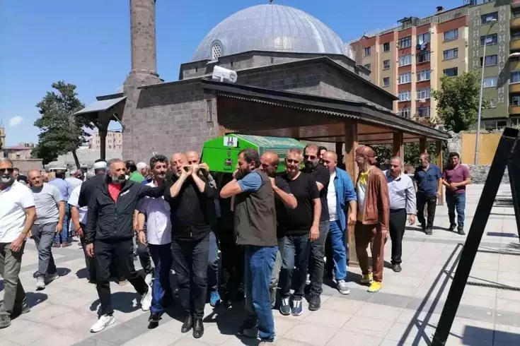 Türk Halk Müziği'nin güçlü sesi Bahattin Karakoç hayatını kaybetti