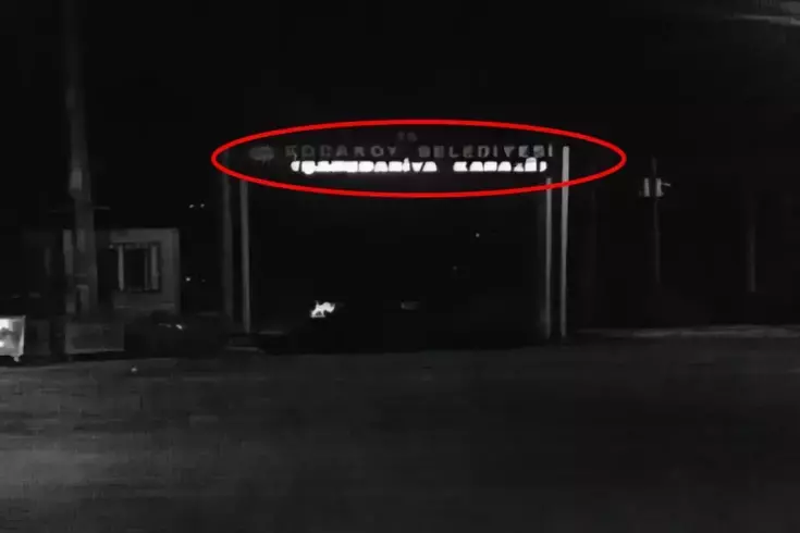 Tabeladaki Türkçe kısmı karartan belediyeye kaymakamdan uyarı yazısı