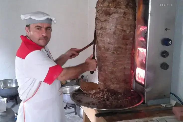 Döner ustası evinde asılı halde ölü bulundu
