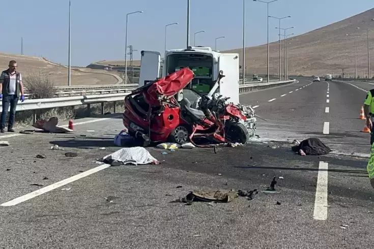 Niğde-Pozantı Otoyolu'nda feci kaza: 2 ölü, 3 yaralı