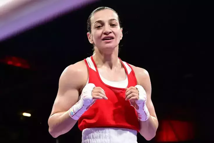Milli boksörümüz Buse Naz Çakıroğlu, dünya ikincisi oldu
