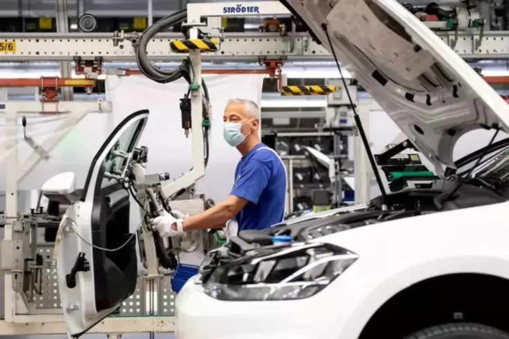 Kriz derinleşiyor! Otomotiv devi 13 bin kişiyi daha işten çıkaracak