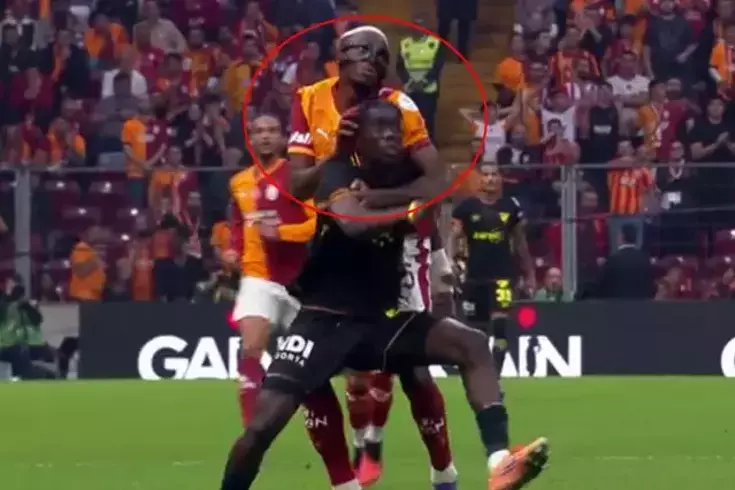 Kırmızı kart mı değil mi? Ünlü yorumcular ülkenin konuştuğu pozisyona son noktayı koydu