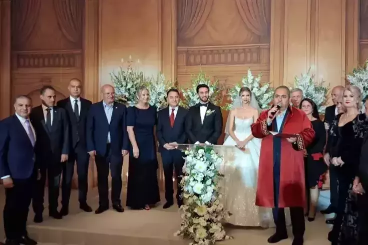 Siyaset ve ekonomi dünyasını buluşturan YouTuber düğünü