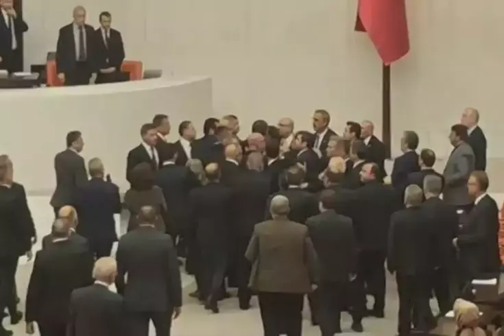 Meclis'te Atatürk polemiği! AK Partili ve CHP'li vekiller birbirinin üzerine yürüdü