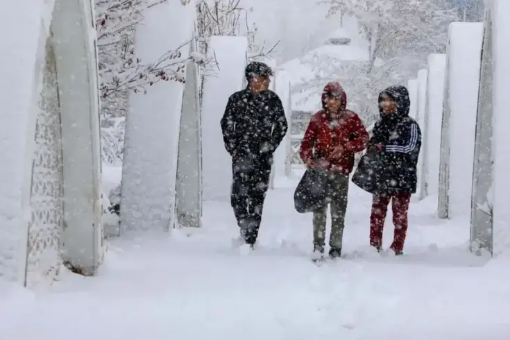 Yağışlı hava ülkeyi esir aldı! Çok sayıda kentte eğitime kar arası
