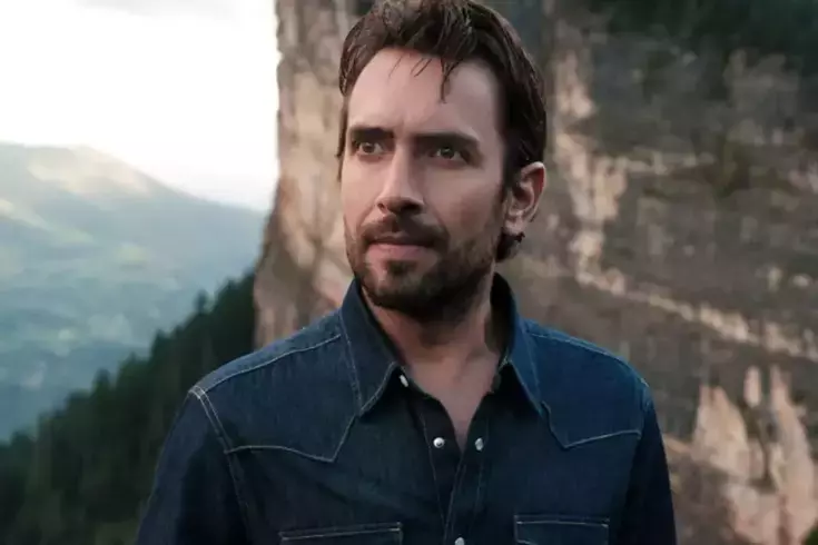 Oyuncu Ulaş Tuna Astepe anne ve babasız büyüdüğünü duygulanarak anlattı