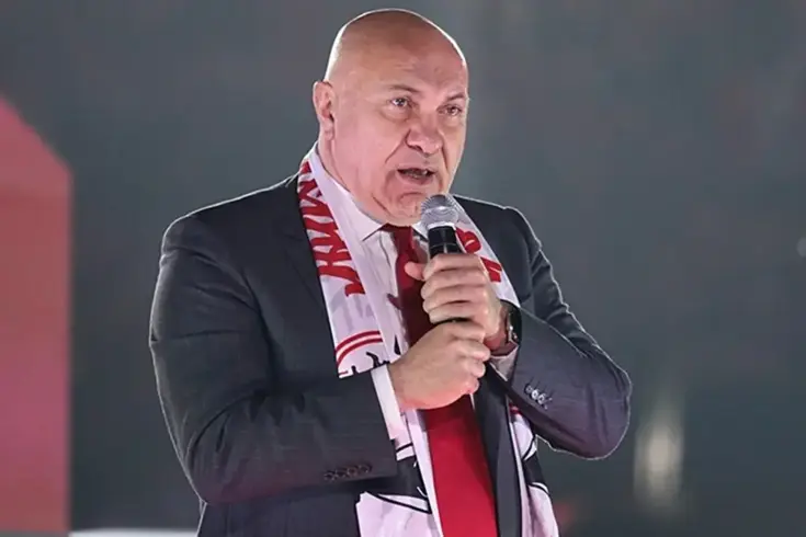 Yüksel Yıldırım'ın Fenerbahçe'ye yönelik olay sözleri: Derbide akılları çelişti. 

Русский перевод:
Скандальные слова Юксела Йылдырыма о Фенербахче: На дерби ума не хватило.