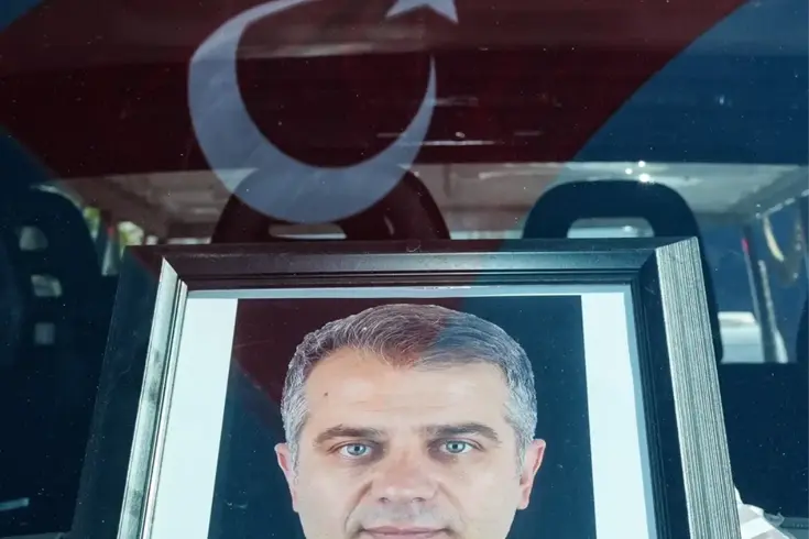 Şehit polislerimiz son yolculuğuna uğurlandı! Bir babanın en zor görevi