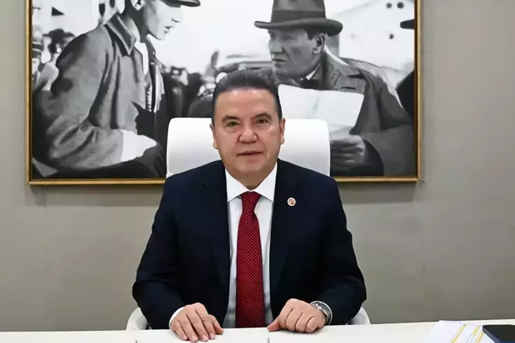 أنطاليا عمدة بلدية الكبرى محي الدين بوجك أيضاً قيد الاحتجاز.