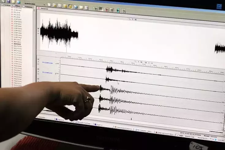 İstanbul'da korkutan deprem cümlesinin Arapça tercümesi:

'زلزال مخيف في إسطنبول'