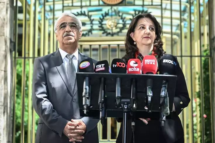 DEM Partili Pervin Buldan: Şehit olan askerlere Allah'tan rahmet diliyorum