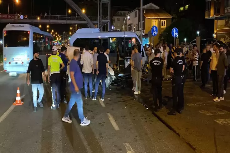 Rize'de iki araç birbirine girdi! 10 yaralı