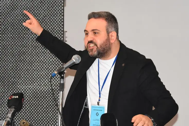 İzmir'in efsane kulübü Altay'da eski başkan Özgür Ekmekçioğlu ve yönetimine büyük şok