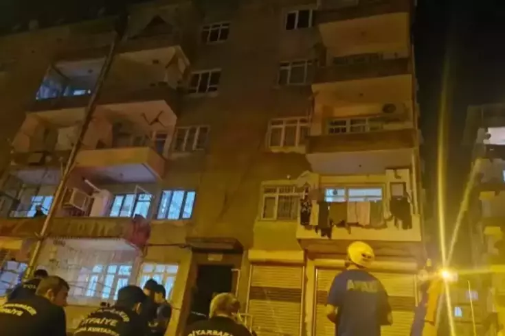 Diyarbakır'da apartman sakinlerinin ihbarı sonrası, 5 katlı bina boşaltıldı