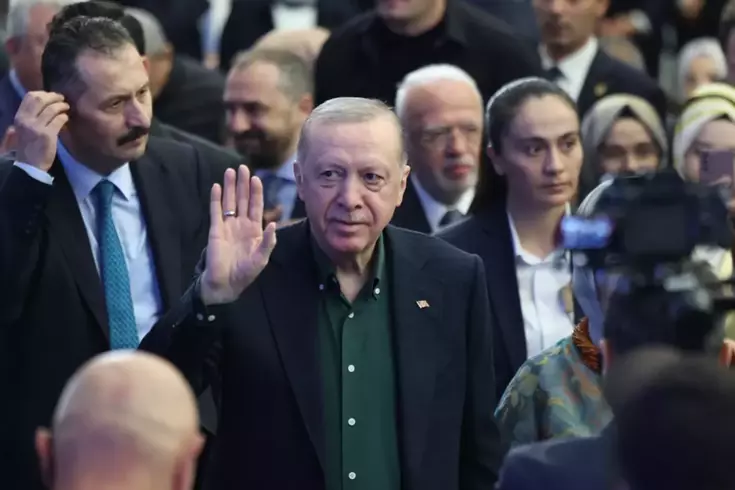 AK Parti'nin yeni şarkısı ilk kez çalındı: Dünya bizi bekler