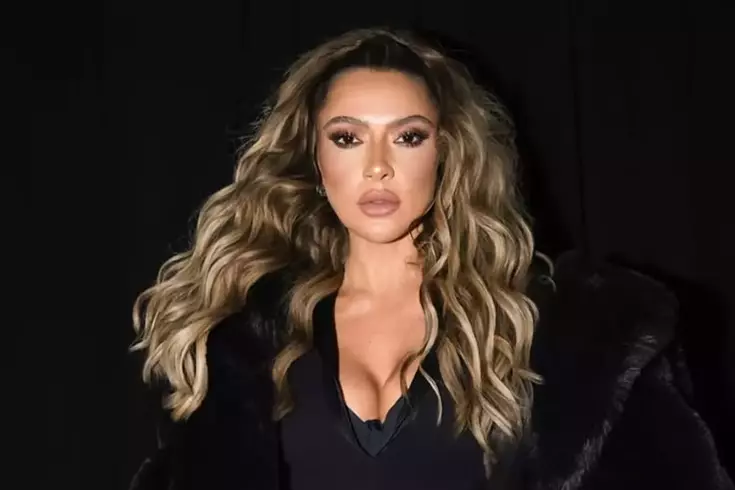 Hadise'nin cesur sahne performansı tartışma yarattı