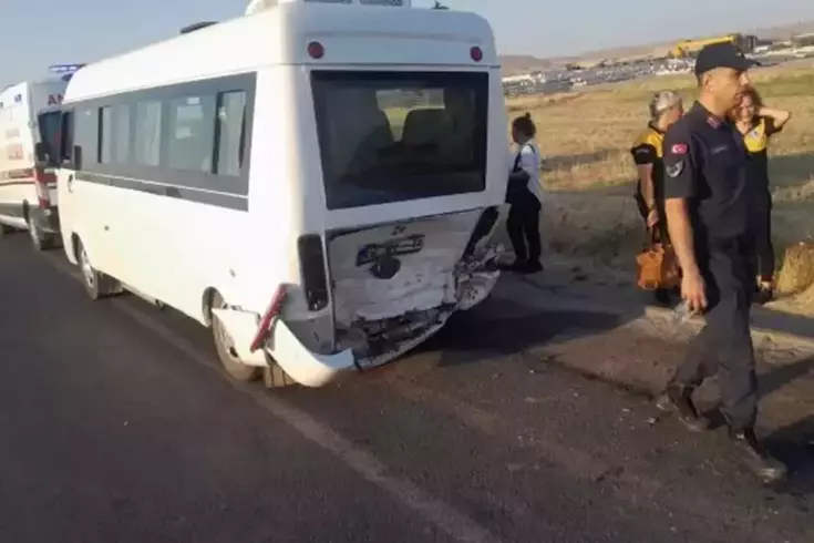 Sincan'da iki araç birbirine girdi! Ölü ve yaralılar var