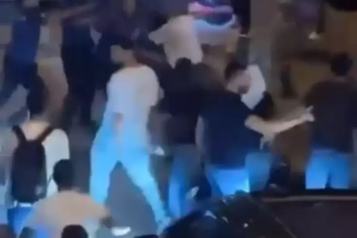 Hatalı park uyarısı yapılan sürücü ve yakınları polise saldırdı