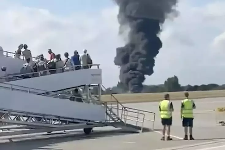 İngiltere'de küçük uçak kalkıştan hemen sonra yere çakıldı: 4 ölü