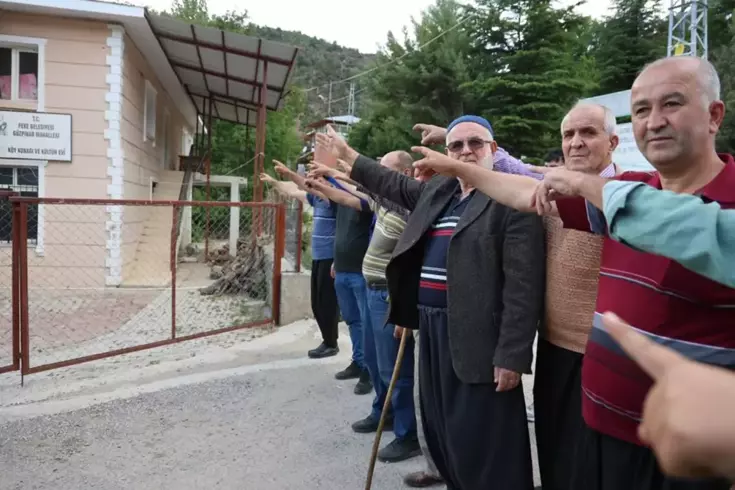 Muhtar 8 yıl boyunca köylüyü kandırdı, gerçek seçimi kaybedince ortaya çıktı