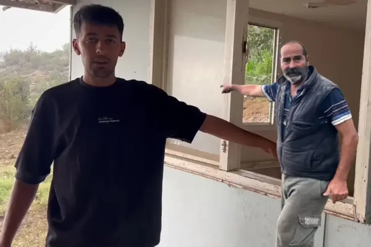 Taş ocağında gerçekleştirilen patlamalarda savrulan taşlardan canlarını zor kurtardılar