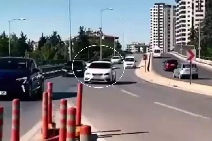 Trafikte 'kaynak' yapanlar yandı! Polis tek tek tespit edip, 4 milyon lira ceza kesti