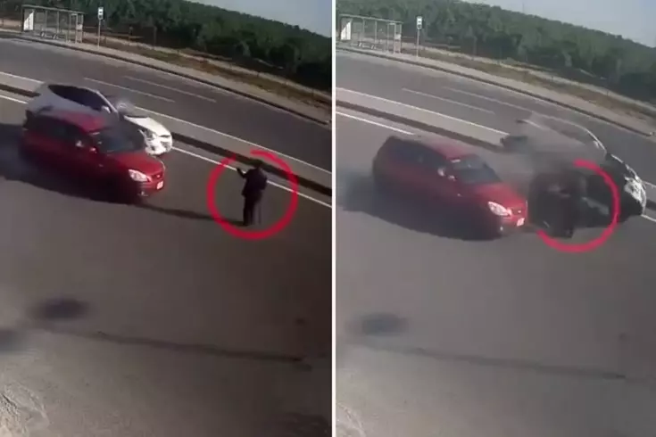 Aniden yola çıkan yaya, trafiği birbirine kattı