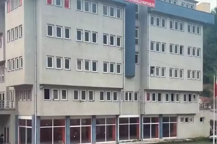 Bu nasıl muhtarlık binası? Gören vatandaş dayanamayıp isyan etti