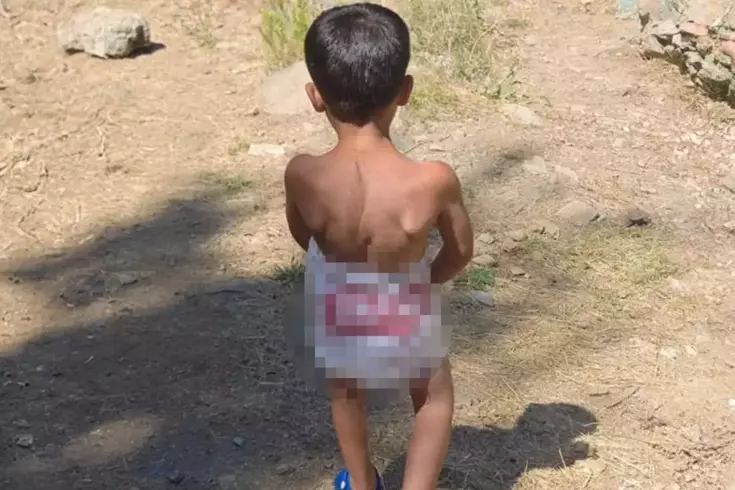 Günün karesi! Mayo bulamadı, suya böyle girdi