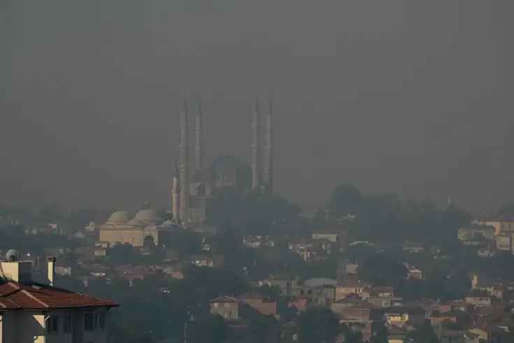Komşumuz da alevlerle savaşıyor! Dumanlar Edirne'ye ulaştı