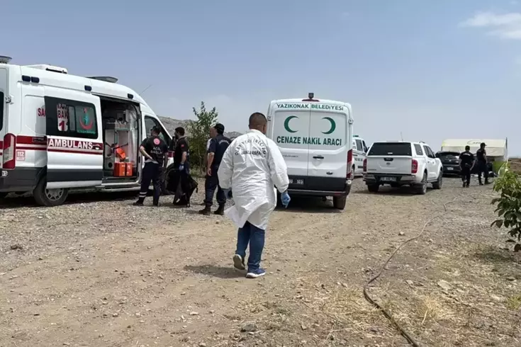 Biri kadın 2 kişi sulama havuzunda ölü bulundu