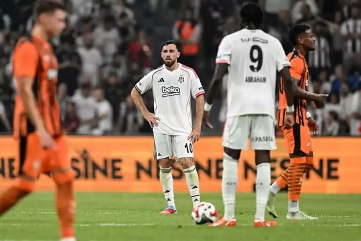 Beşiktaş'ın yeni yıldızına hırsızlık şoku: Evini soyup soğana çevirdiler