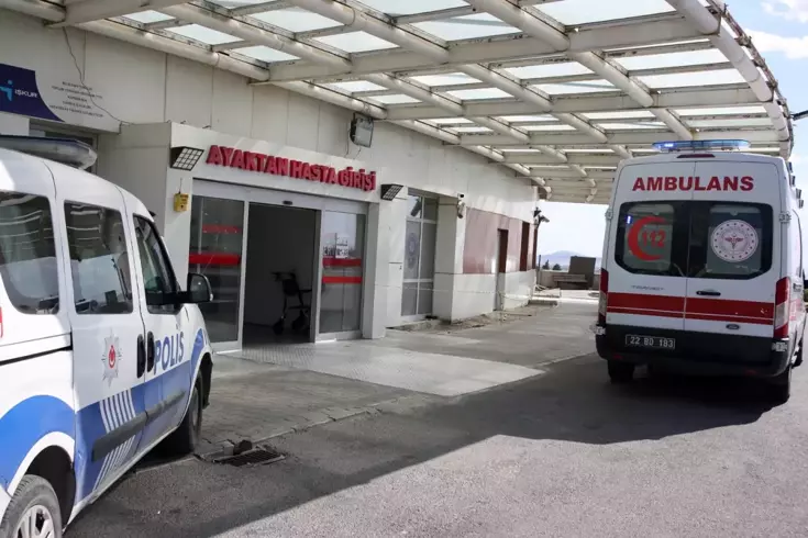 Fare zehri yutan bebek hastanede yaşam savaşı veriyor