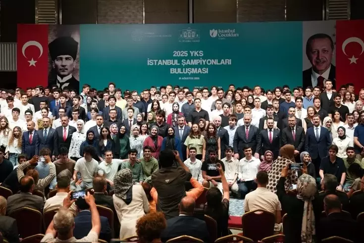 YKS şampiyonları İstanbul Valiliği'nin etkinliğinde buluştu