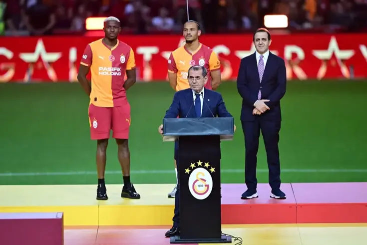 Galatasaraylı taraftarlar Dursun Özbek'i konuşturmadı