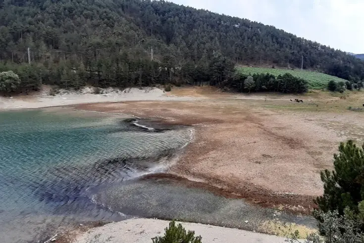 Sular çekildi, Sünnet Gölü kuruma noktasına geldi