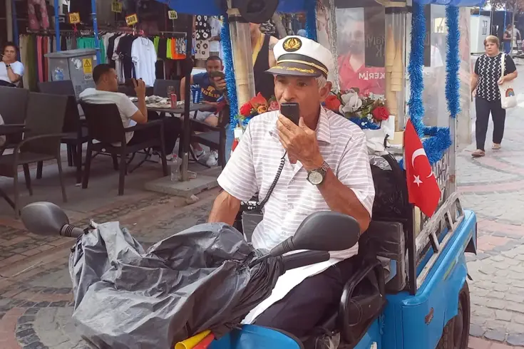 Bir mesleğin son temsilcisi! Yarım asırdır sokaklarda aynı ürünü satıyor